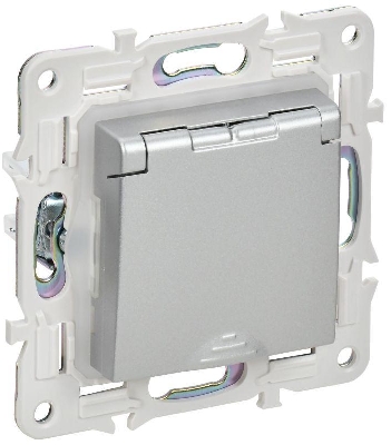 Розетка 1-м SKANDY 16А IP44 с заземл. защ. шторки с крышкой SK-R11S серебр. IEK SK-R16-16-44-K23