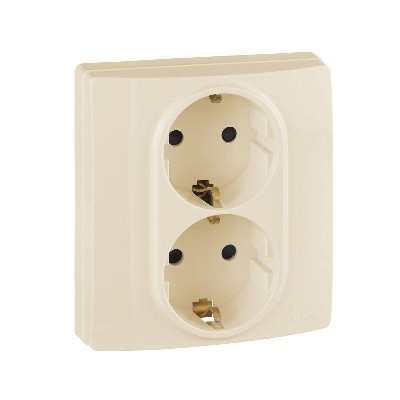 Розетка Inspiria 16А 250В 2х2P+E защ. шторки безвинт. зажимы сл. кость IEK 673756