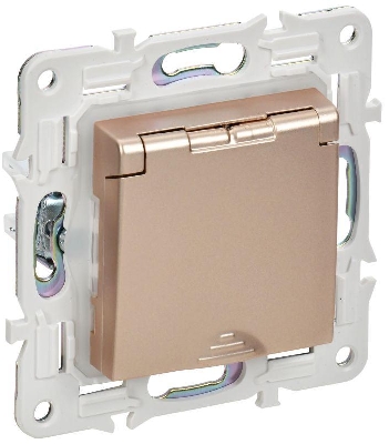 Розетка 1-м SKANDY 16А IP44 с заземл. защ. шторки с крышкой SK-R11Sa песочн. IEK SK-R16-16-44-K98