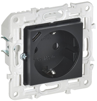 Розетка SKANDY 18Вт 16А с заземл. защ. шторки с USB C SK-R17Bl черн. IEK SK-R14-16-U14-018-K02