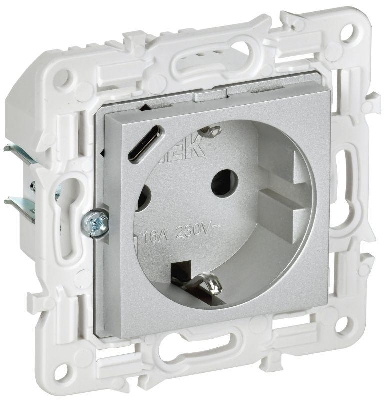 Розетка SKANDY 18Вт 16А с заземл. защ. шторки с USB C SK-R17S серебр. IEK SK-R14-16-U14-018-K23