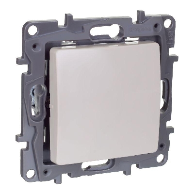 Переключатель перекрестный 1-кл. Etika 250В 10AX винт. зажимы сл. кость IEK 672349