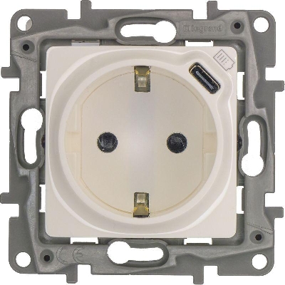 Розетка USB C Etika 16А 250В 1500мА 7.5Вт с заземл. защ. шторки безвинт. зажимы бел. IEK 672288