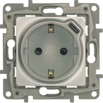 Розетка USB C Etika 16А 250В 1500мА 7.5Вт с заземл. защ. шторки безвинт. зажимы алюм. IEK 672488