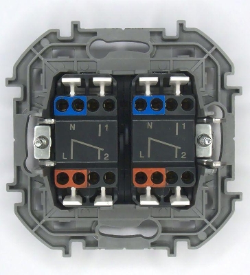 Переключатель модульный 2-кл. Inspiria с подсветкой 10AX 250В алюм. Leg 673667